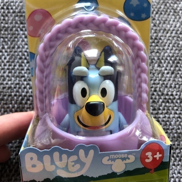 Moose Toys Bluey Easter Bunny Basket Packs Lavender - Picture 9 of 12